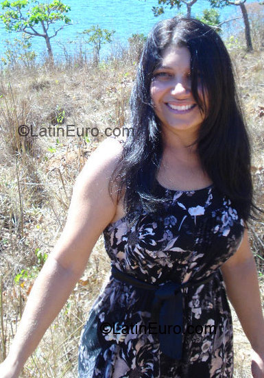 Date this sultry Brazil girl Ana Clara from Goiania BR2406