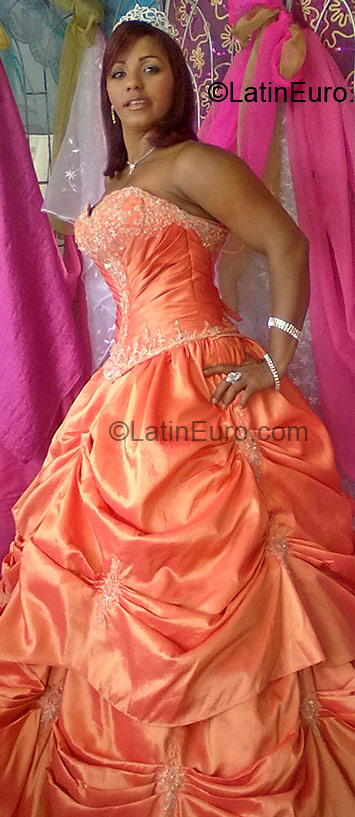Date this athletic Dominican Republic girl Johanny from Puerto Plata DO3818