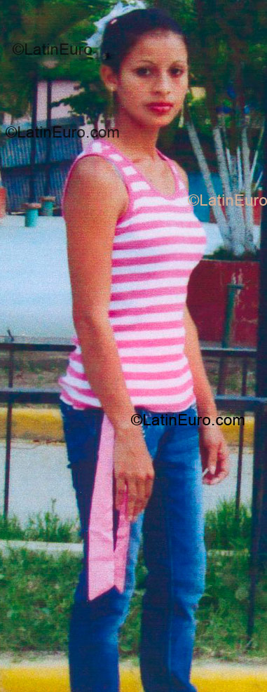Date this funny Honduras girl Laura Yamileth from Quimistan HN171