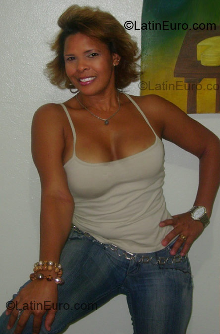 Date this sultry Dominican Republic girl Elisa from Santo Domingo DO3916