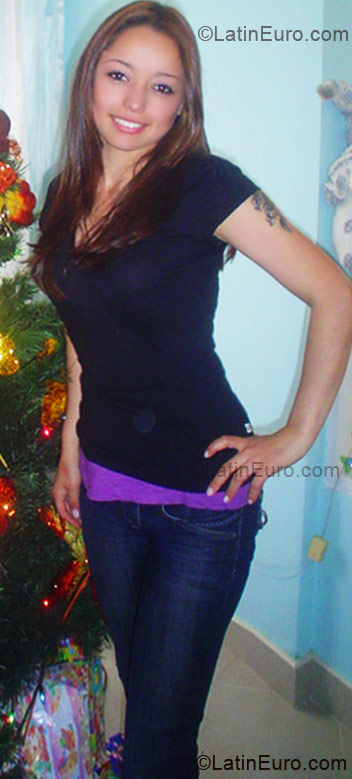 Date this gorgeous Colombia girl Linza from Bogota CO3887