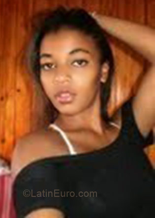 Date this sultry Brazil girl Cassia from Embu BR6167