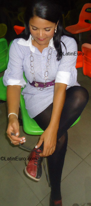 Date this good-looking Brazil girl Regina Lucia from Goiania BR5474