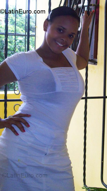 Date this voluptuous Dominican Republic girl Riseli from Santo Domingo DO4149