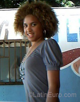 Date this foxy Dominican Republic girl Skarlett from Santiago DO4268