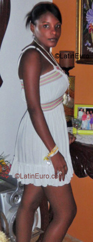 Date this charming Dominican Republic girl Yamilka from Santo Domingo DO4345