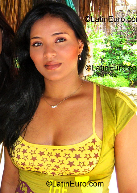Date this athletic Colombia girl Margarita from Barranquilla CO4300