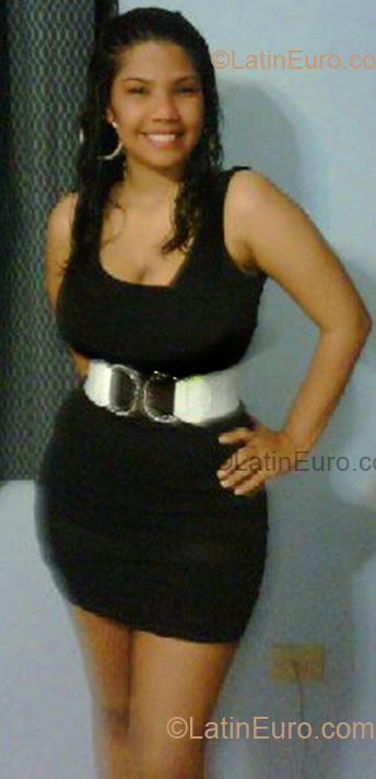 Date this voluptuous Dominican Republic girl Yanna from Santo Domingo DO4367