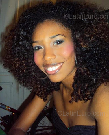 Date this charming Brazil girl Sissa from Rio De Janeiro BR4621