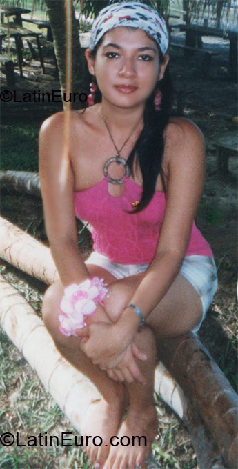 Date this charming Honduras girl Erika Yessenia from Puerto Cortes HN1396