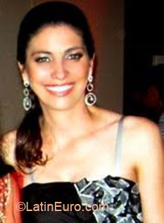 Date this good-looking Brazil girl Indi from Curitiba BR5914