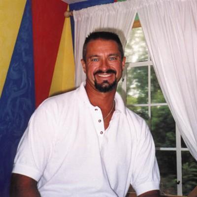 Date this happy United States man Sean from san diego US6222