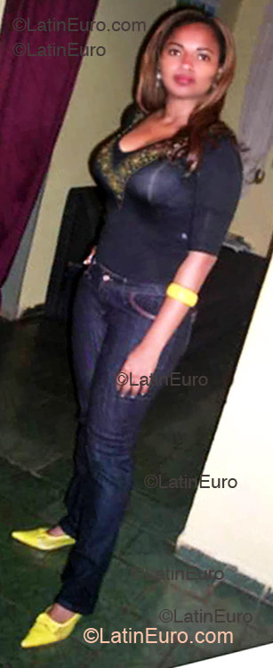 Date this lovely Brazil girl Keila from Goiania BR5773