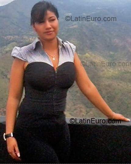 Date this nice looking Colombia girl Alejandra from  CO4393