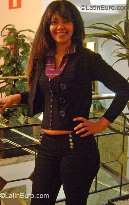 Date this hard body Brazil girl Magda from Patos de Minas BR3190