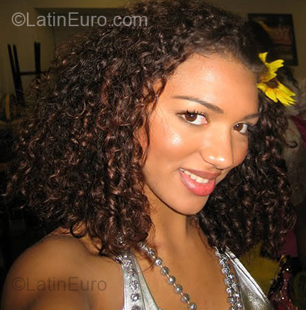 Date this sensual Brazil girl Luana from Aracaju BR3590