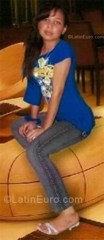 Date this hard body Colombia girl Andrea from Cali CO4427