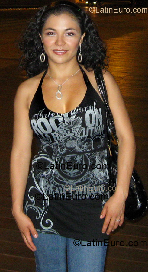 Date this cute Colombia girl Veronica from Bogota CO4561
