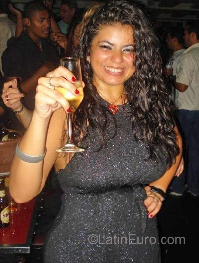 Date this lovely Brazil girl Tainaalinne from Rio De Janeiro BR3309