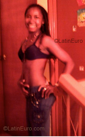 Date this attractive Colombia girl Deisy from Cali CO6372