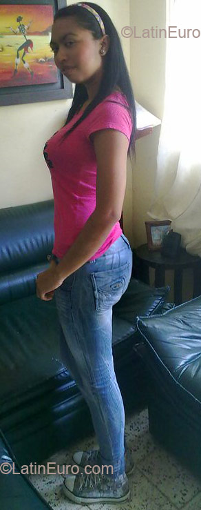 Date this young Colombia girl Keisy Yuliana from Medellin CO6334