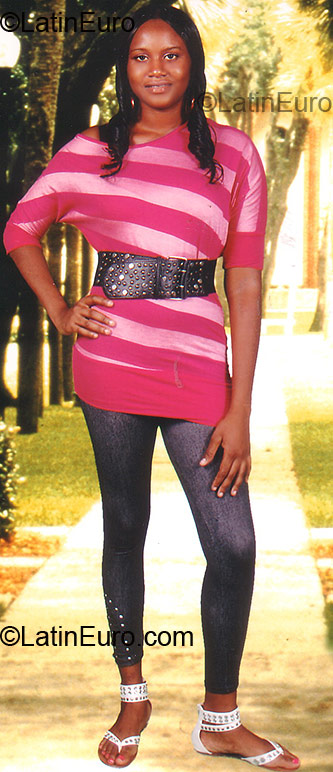 Date this attractive Jamaica girl Shakera from Braes River Dist JM164
