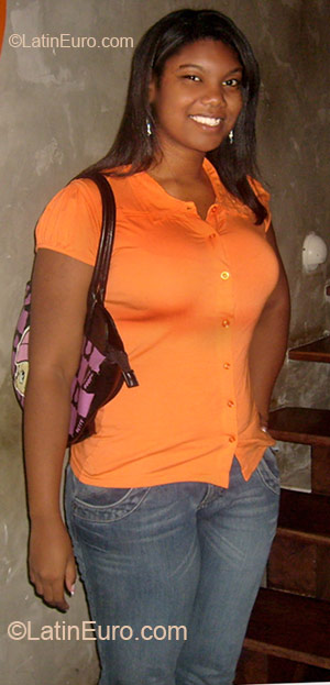 Date this fun Brazil girl Amanda from Salvador BR4182