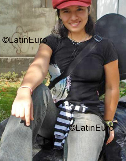 Date this foxy Peru girl Evelyn from Lima PE309
