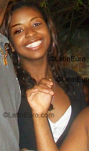 Date this passionate Brazil girl Ilidia from Rio De Janeiro BR9551