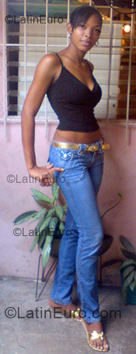Date this gorgeous Colombia girl Delfa Maria from Cali CO6510