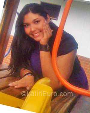 Date this nice looking Venezuela girl Nurys from Caracas VE26