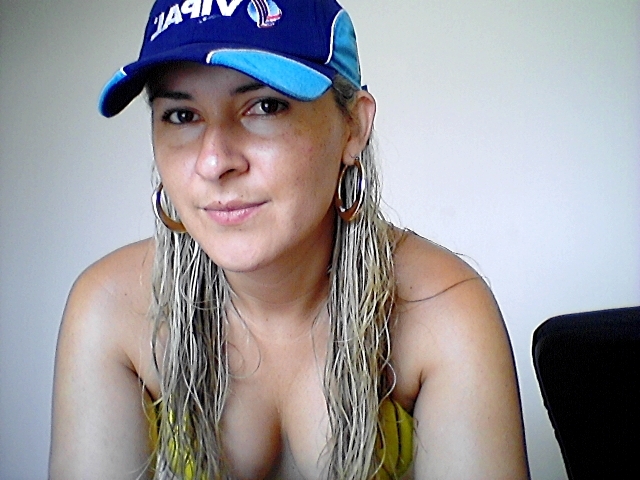 Date this tall Brazil girl El from Brasilia BR3480