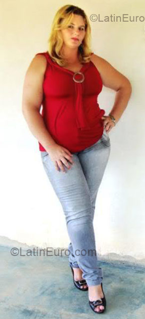 Date this sultry Brazil girl Lurdes from Carlinda BR3504