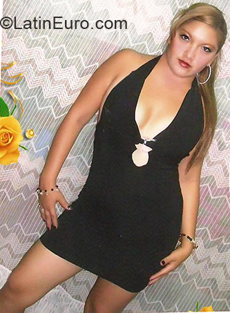 Date this good-looking Peru girl Karina from Chiclayo PE327