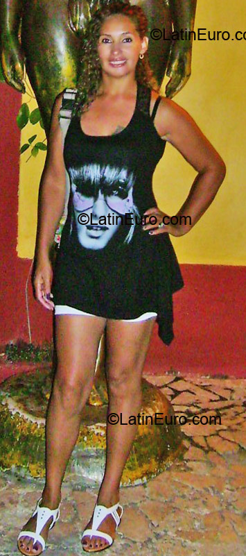Date this georgeous Colombia girl Doris Marlene from Bucaramanga CO5145