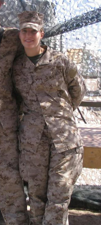 Date this good-looking United States girl Linda from Baghdad US7607