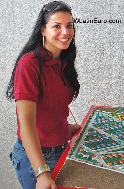 Date this sultry Nicaragua girl Maria Esperanza from Leon NI10
