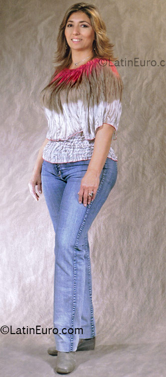 Date this beautiful Colombia girl Patricia from Bogota CO5215
