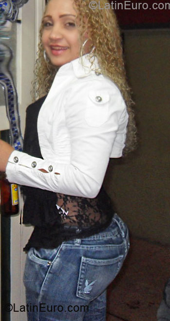 Date this athletic Colombia girl Lidis from Bogota CO5276