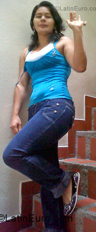 Date this gorgeous Colombia girl Nidia from Medellin CO5291