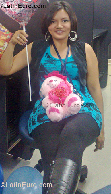 Date this pretty Ecuador girl Gabriela from Quito EC37