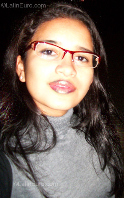 Date this happy Ecuador girl Manuela from Santa Elena EC39