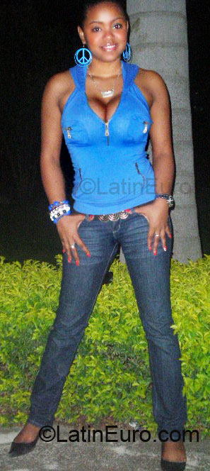 Date this charming Dominican Republic girl Jocely gonzalez from Santiago DO6996