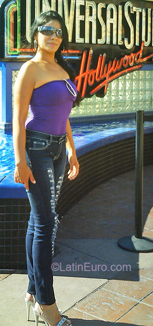 Date this attractive Mexico girl Gabriela from Guadalajara MX229