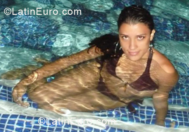 Date this voluptuous Colombia girl Erika from Acacias CO6620