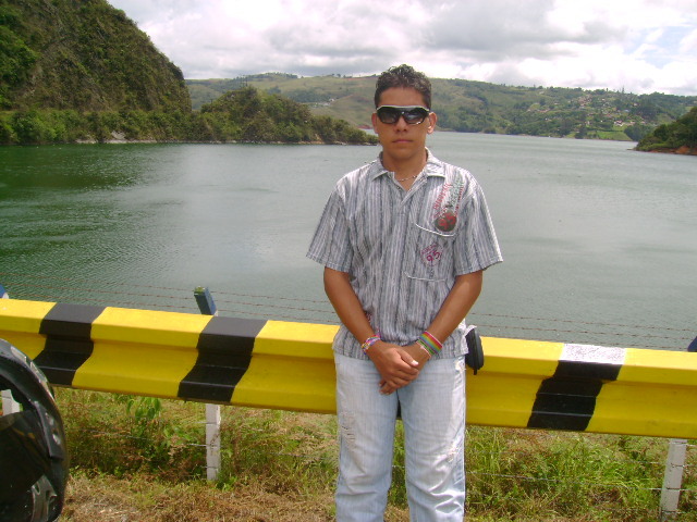 Date this georgeous Colombia man JHONKIS from Yotoco Valle CO5400