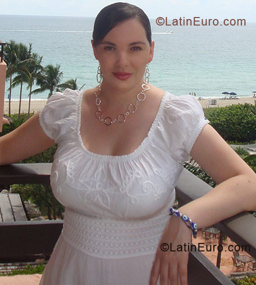 Date this voluptuous Colombia girl Maria from Bogota CO5425