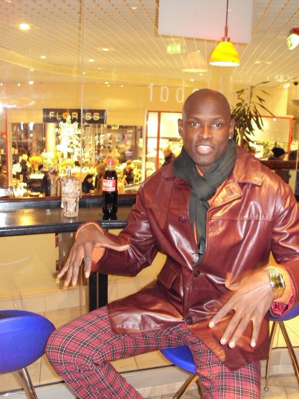 Date this nice looking Brazil man Niang from London BR3884
