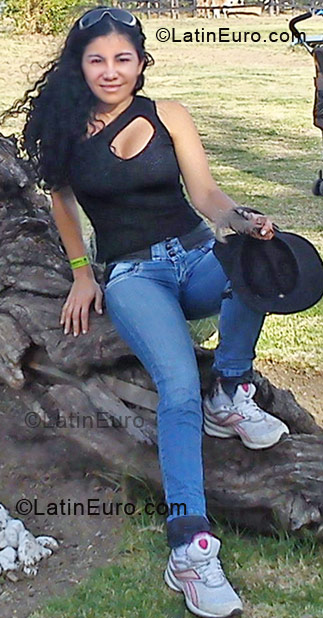 Date this attractive Colombia girl Mary from Ibague CO5456