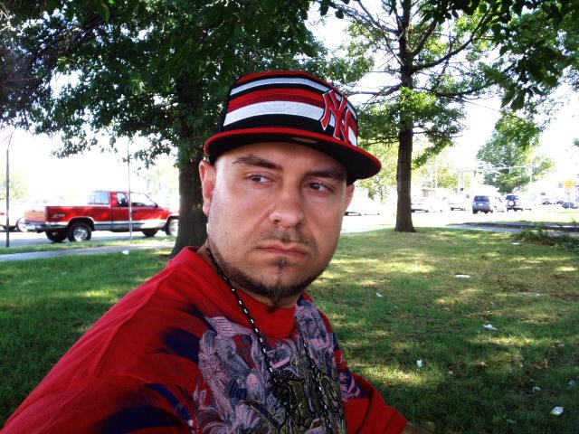 Date this happy United States man Mike from Waterbury US8076
